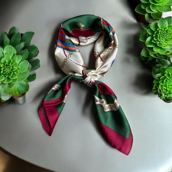 Elegant Green and Red Scarf G43 - Picture 2 of 5